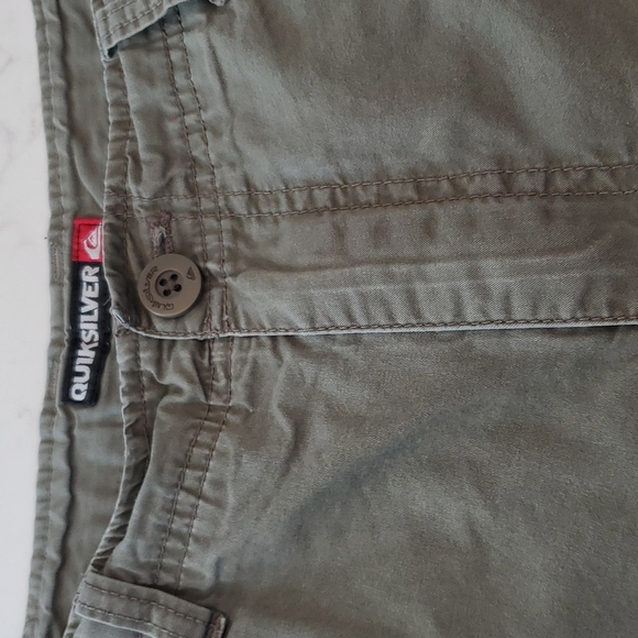 Men's Quicksilver shorts. - Picture 3 of 11